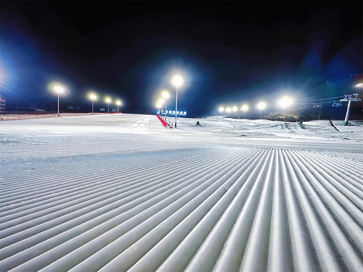 滑雪場夜場照明